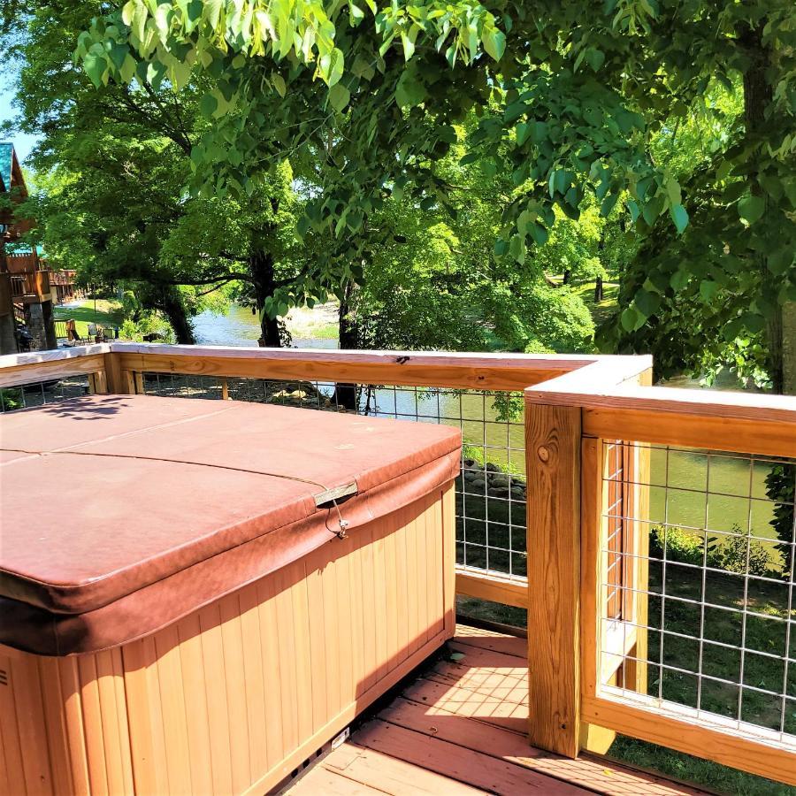 Skinny Dippin'-River Front- Free Tickets-Dog Friendly-Sleeps 6 Pigeon Forge Dış mekan fotoğraf