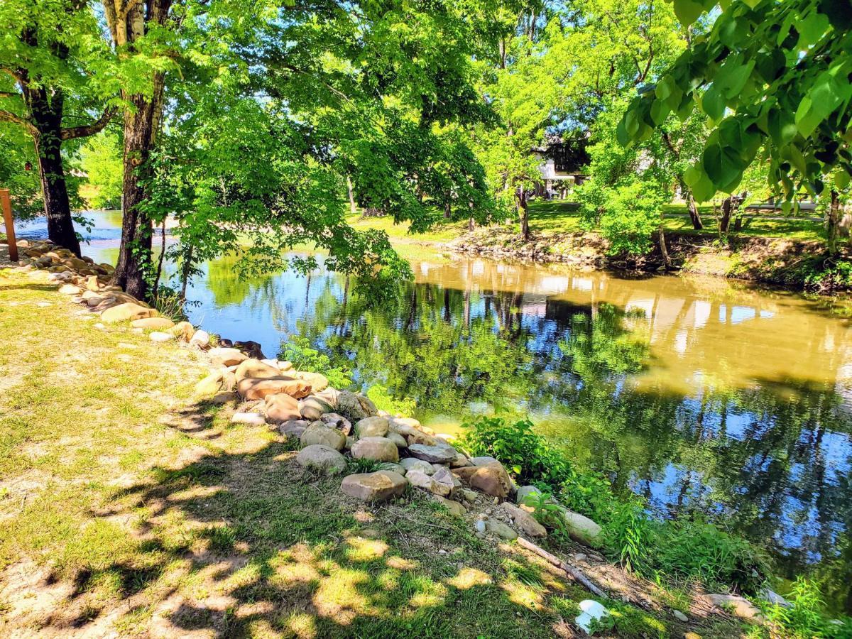 Skinny Dippin'-River Front- Free Tickets-Dog Friendly-Sleeps 6 Pigeon Forge Dış mekan fotoğraf