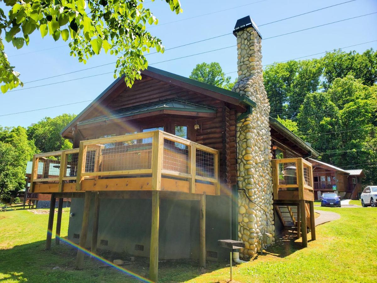 Skinny Dippin'-River Front- Free Tickets-Dog Friendly-Sleeps 6 Pigeon Forge Dış mekan fotoğraf