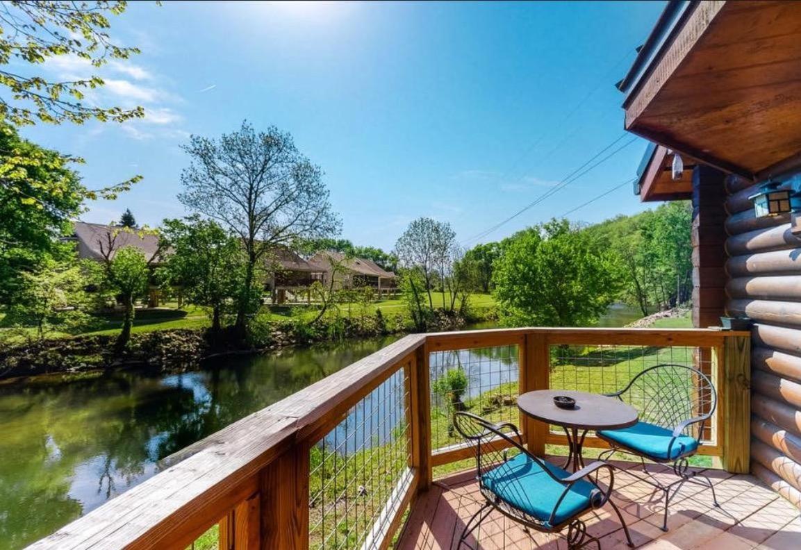 Skinny Dippin'-River Front- Free Tickets-Dog Friendly-Sleeps 6 Pigeon Forge Dış mekan fotoğraf